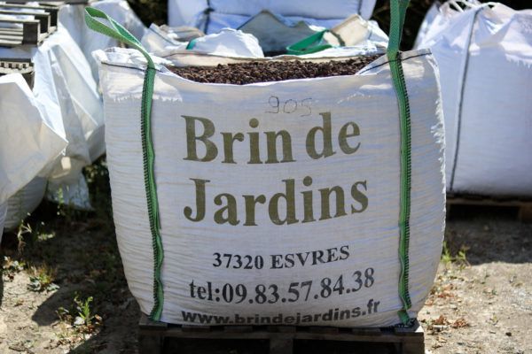 Brin de Jardins paillage minéral pouzzolane à Tours en Indre et Loire