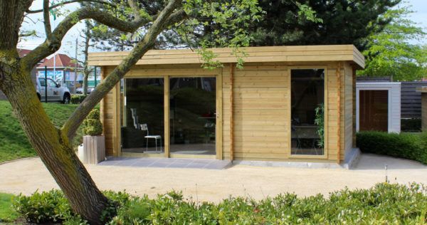 Abri de jardin Modern à emboîtement en bois et de style moderne chez Brin de Jardins à Esvres